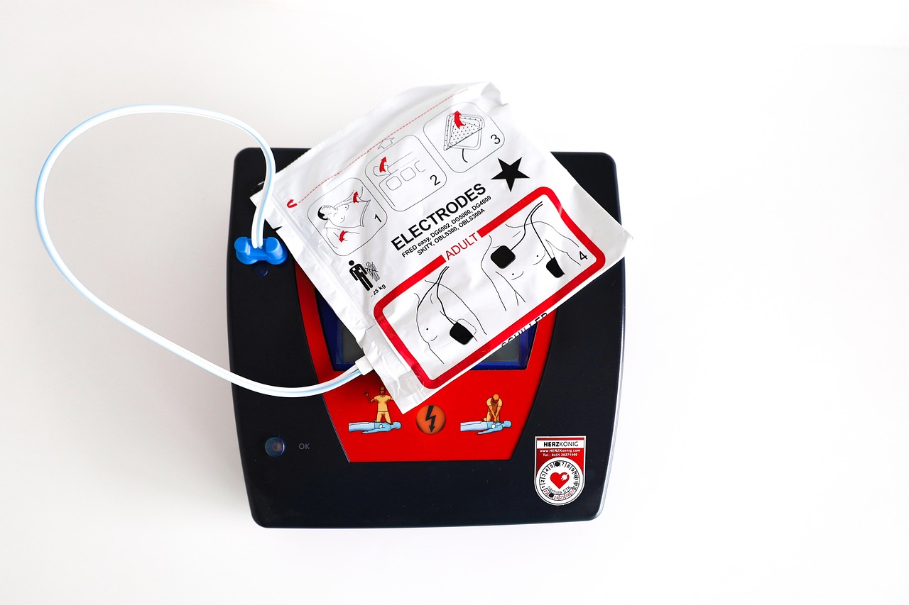 Les différents types de défibrillateurs : comprendre pour intervenir en cas d'urgence